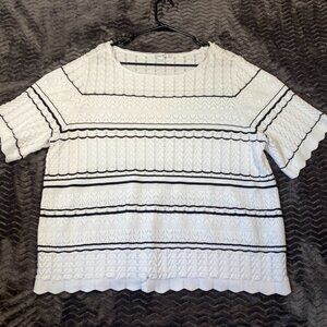 Chicos White Textured Knit Top W/ Black Scalloped Stripes Short Sleeve Womens XL